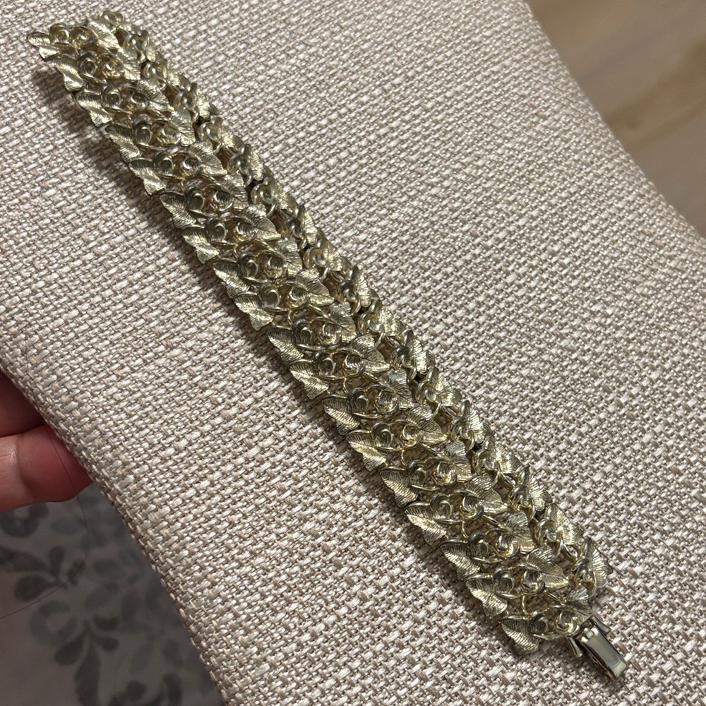 Vintage Kramer bracelet for women, silver-plated with grape leaf design